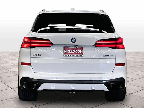 Alpine White 2026 BMW X5 xDrive40i