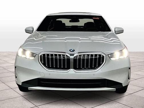 Mineral White Metallic 2026 BMW 530 i