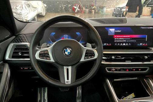 2025 BMW X6 M60i