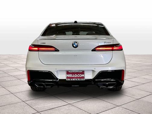 2025 BMW 760 760i xDrive