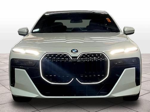 2025 BMW 760 760i xDrive