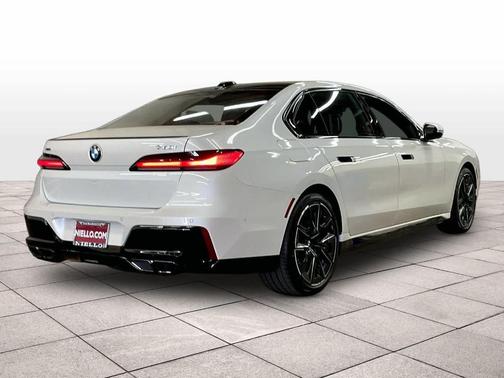 2025 BMW 760 760i xDrive