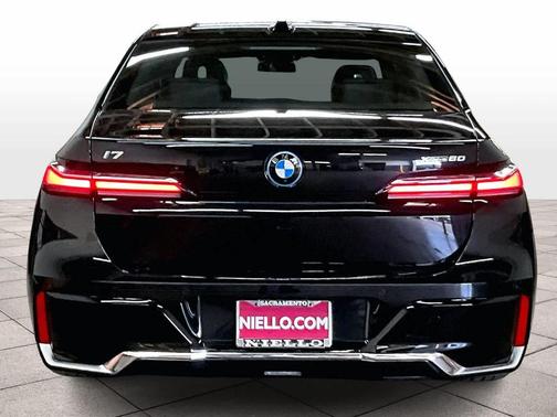 Black Sapphire Metallic 2026 BMW i7 XDrive60