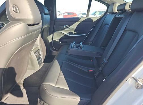 2025 BMW 330 i xDrive
