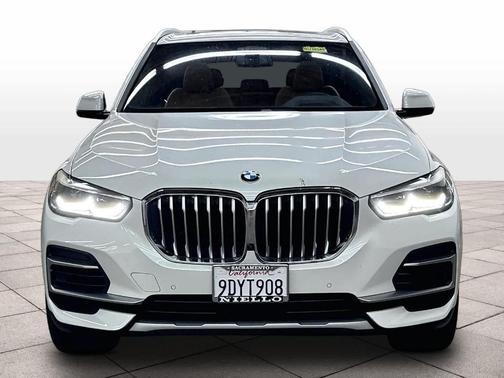 Mineral White Metallic 2023 BMW X5 xDrive40i