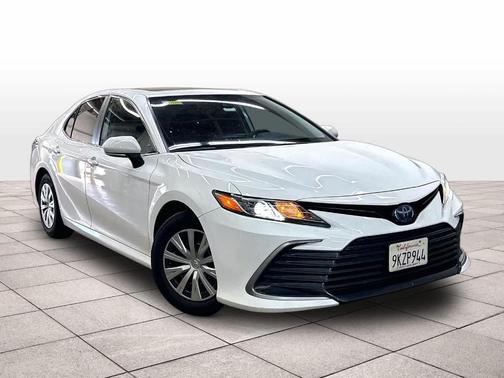Ice 2024 Toyota Camry Hybrid LE