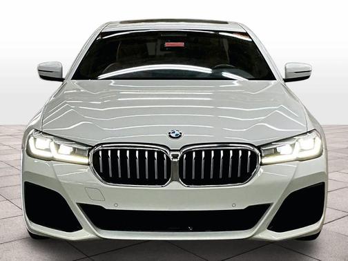 Alpine White 2023 BMW 540 i