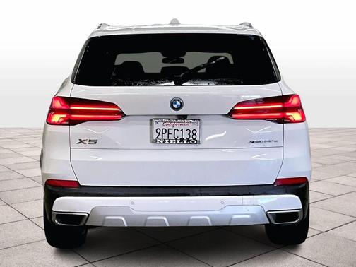 Alpine White 2025 BMW X5 PHEV xDrive50e