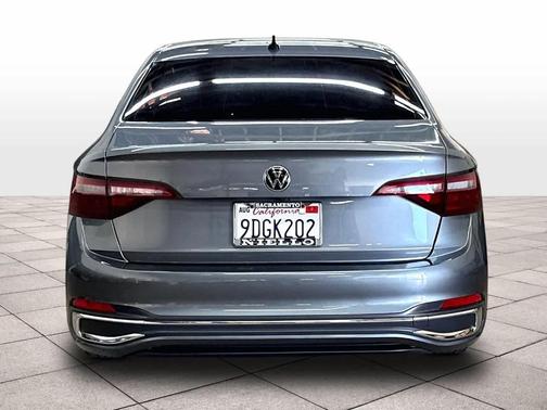 Platinum Gray Metallic 2022 Volkswagen Jetta 1.5T SEL