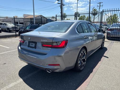 2025 BMW 330 i