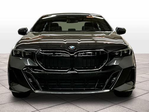 Dark Graphite Metallic 2026 BMW 530 i