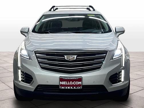 Radiant Silver Metallic 2018 Cadillac XT5 Premium Luxury
