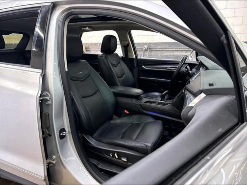 Radiant Silver Metallic 2018 Cadillac XT5 Premium Luxury