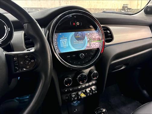 British Racing Green IV Metallic 2024 MINI SE Hardtop Cooper