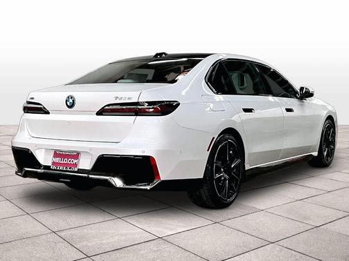 2026 BMW 750e xDrive