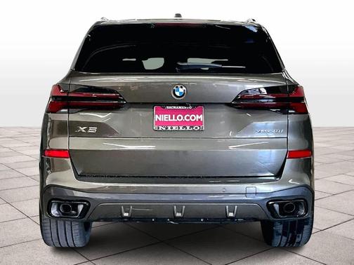 Manhattan Green Metallic 2026 BMW X5 xDrive40i