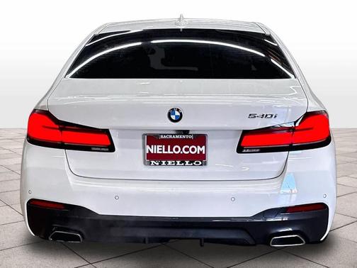 Alpine White 2023 BMW 540 i
