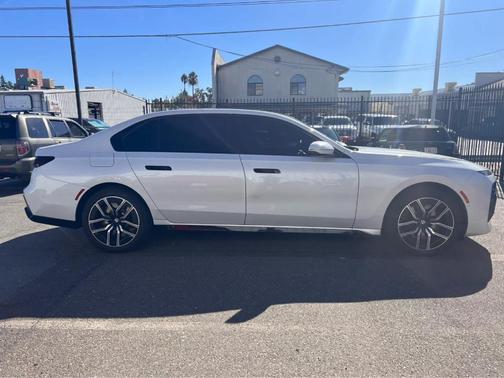 2023 BMW 760 760i xDrive
