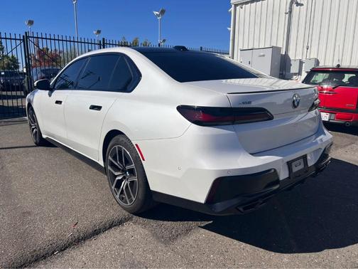 2023 BMW 760 760i xDrive