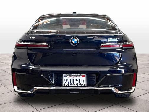 Carbon Black Metallic 2024 BMW i7 xDrive60