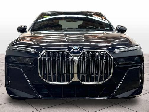 Carbon Black Metallic 2024 BMW i7 xDrive60