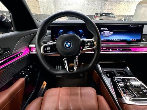 Carbon Black Metallic 2024 BMW i7 xDrive60