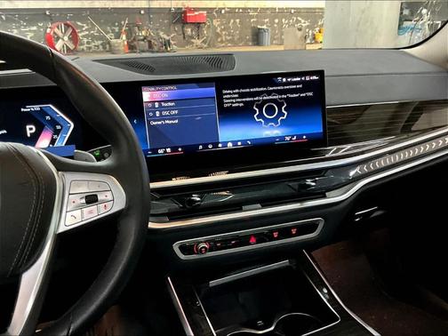 Black Sapphire Metallic 2025 BMW X7 xDrive40i