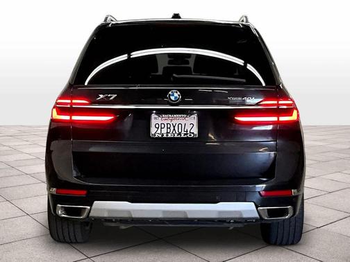 Black Sapphire Metallic 2025 BMW X7 xDrive40i