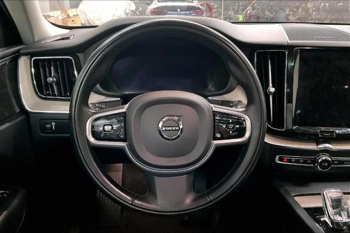 2022 Volvo XC60 B5 Inscription