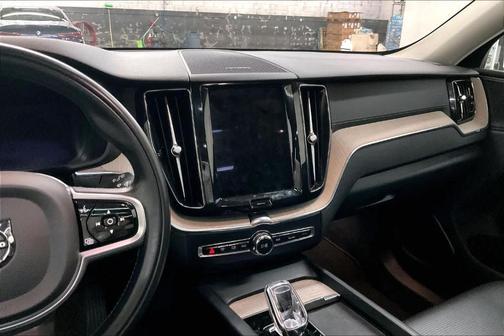 2022 Volvo XC60 B5 Inscription