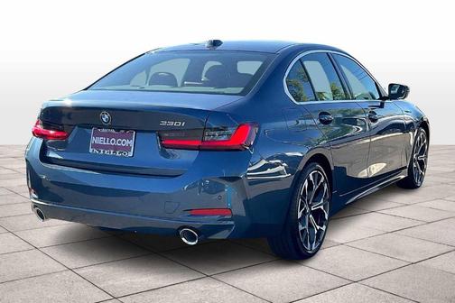 2025 BMW 330 i xDrive