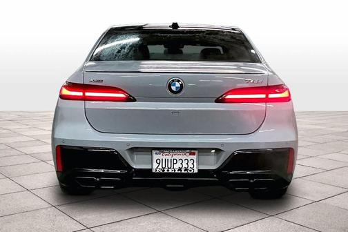 2025 BMW 760 760i xDrive