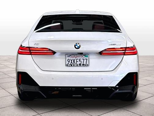 Mineral White Metallic 2026 BMW i5 eDrive40