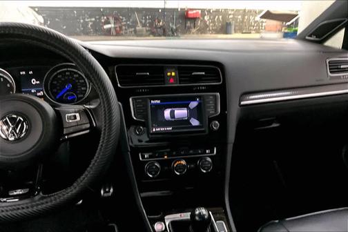 2017 Volkswagen Golf R 4-Door