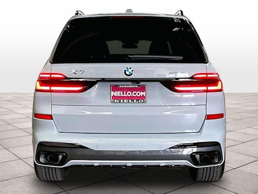 2026 BMW X7 xDrive40i