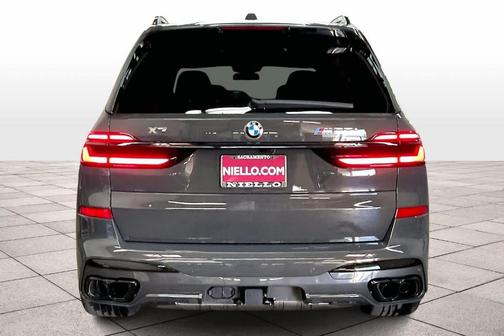 2026 BMW X7 M60i