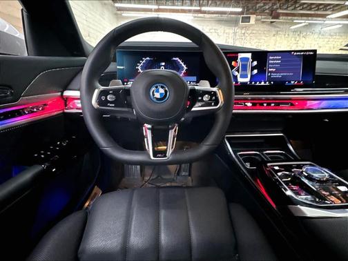 Mineral White Metallic 2026 BMW 750e xDrive