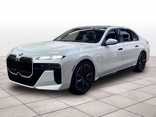 Mineral White Metallic 2026 BMW 750e xDrive