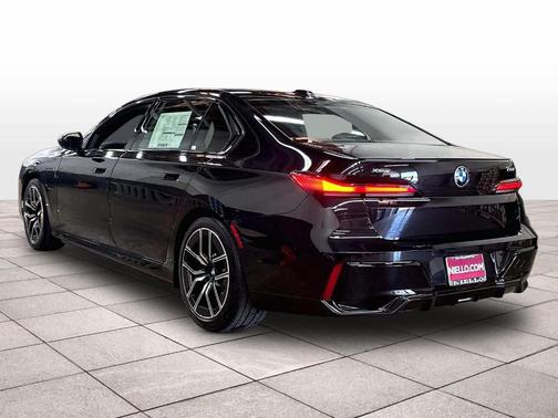 Black Sapphire Metallic 2026 BMW 750e xDrive