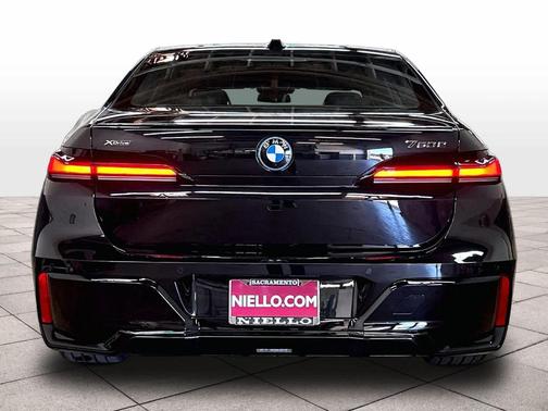 Black Sapphire Metallic 2026 BMW 750e xDrive