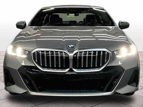 2025 BMW 540 i xDrive