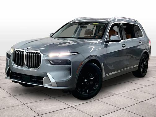Gray Metallic 2024 BMW X7 xDrive40i