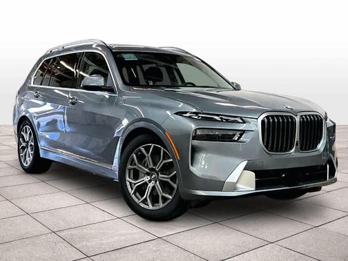Gray Metallic 2026 BMW X7 xDrive40i