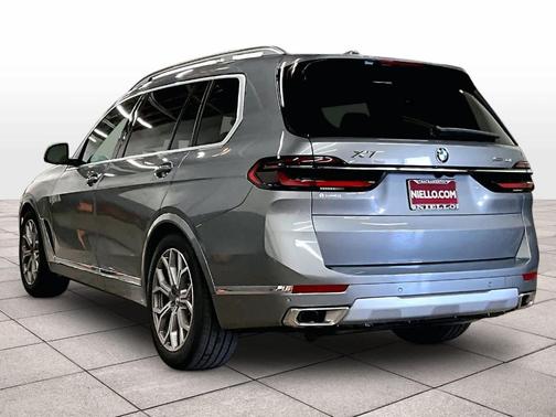 Gray Metallic 2026 BMW X7 xDrive40i