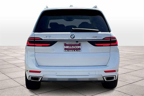2025 BMW X7 xDrive40i