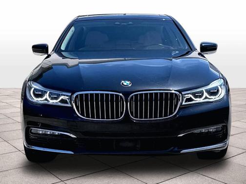 Black Sapphire Metallic 2018 BMW 750 i