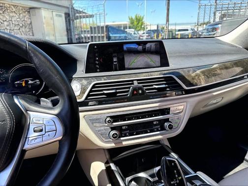Black Sapphire Metallic 2018 BMW 750 i