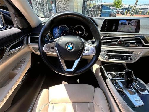 Black Sapphire Metallic 2018 BMW 750 i