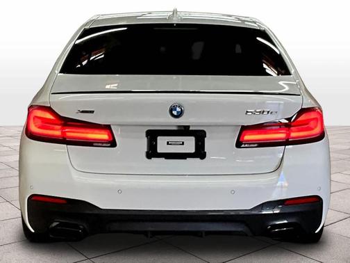 Alpine White 2023 BMW 530e 530e xDrive