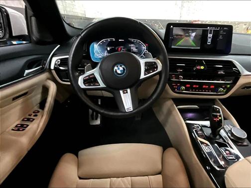 Alpine White 2023 BMW 530e 530e xDrive